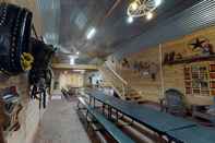 Lobby Western Cowboy Barn