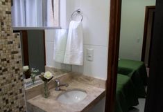 Bilik Mandi dalam Bilik 7 Villagio Hotel