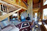 Lobby Juniper Ridge Family Cabin