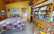 Phòng ngủ 5 Juniper Ridge Family Cabin