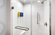 In-room Bathroom 2 TRU by Hilton Lehi, UT