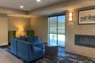 Lobby Comfort Inn & Suites West Des Moines