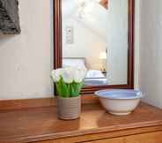 In-room Bathroom 3 Ferncliff cottage - in Peak Distric