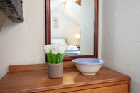 In-room Bathroom Ferncliff cottage - in Peak Distric