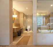 Phòng tắm bên trong 5 WuDang Argyle Grand International Hotel