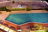 Swimming Pool Modern 1BR Oasis Cikarang Apartment