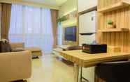 Kamar Tidur 5 Comfy and Modern 1BR at Lexington Apartment