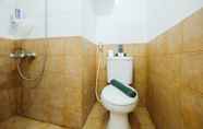 Toilet Kamar 5 Tranquil 2BR @ Green Pramuka Apartment