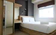 Kamar Tidur 7 Modern and Bright 2BR Green Pramuka Apartment