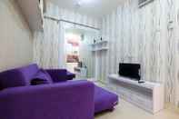 Common Space Homey 1BR with Spacious Living Room and Sofa Bed Green Pramuka Apartment