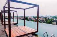 Kolam Renang Cozy Studio Grand Kamala Lagoon Apartment