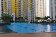 Swimming Pool Stylish Studio The Springlake Summarecon Bekasi Apartment