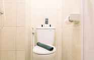 Toilet Kamar 6 Stylish Studio The Springlake Summarecon Bekasi Apartment