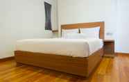 Kamar Tidur 3 Azalea Suites Cikarang Studio Apartment with Bathtub