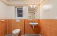 Toilet Kamar 6 Aparthotel DKS