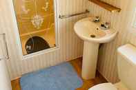 In-room Bathroom Golden Sands Caravan Hire