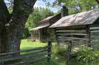 Common Space Smokey Mtn. Romantic Handcrafted Cabins