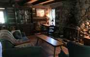 Lobby 4 Smokey Mtn. Romantic Handcrafted Cabins