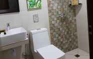 Toilet Kamar 3 Blue Pavilion Beach Resort