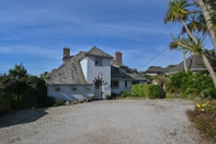 Exterior Halwell Lodge