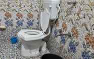 In-room Bathroom 7 Goroomgo Jully Lodge Puri