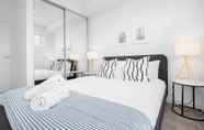 Kamar Tidur 5 Wow Southport Apartment Near Light Rail Station