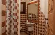 In-room Bathroom 2 Villa Pevero Hills 7