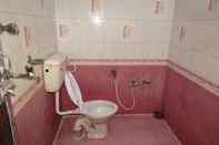 ห้องน้ำภายในห้อง Goroomgo Puri Dham Lodge Puri