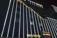 ภายนอกอาคาร Hanam 1st Business Hotel