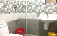 Toilet Kamar 5 Brindavan Residency