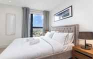 Kamar Tidur 6 Lush Apartment - London Designer Outlet