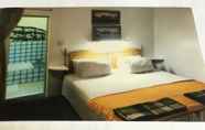 Kamar Tidur 2 White House B&B