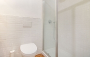 In-room Bathroom 7 Olarias Terrace Lisbon