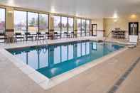 Swimming Pool Courtyard by Marriott Kansas City Olathe