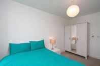 ห้องนอน Stylish 1 Bedroom Apartment near London City