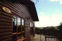 Exterior Silver Birch Lodge With Hot Tub Near Cupar, Fife