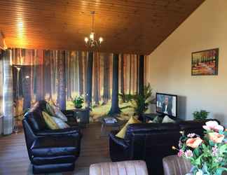 Lobby 2 Silver Birch Lodge With Hot Tub Near Cupar, Fife