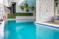 Swimming Pool Diaphanous Urban Apartment