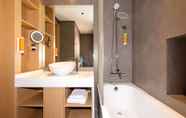 In-room Bathroom 6 Premier Inn Dubai Dragon Mart