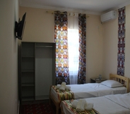 Bedroom 6 Sulton Hotel