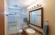 In-room Bathroom 7 Scenic Wonders Apple Tree Home 3 Br