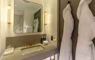 In-room Bathroom 3 Hart Shoreditch Hotel London, Curio Collection by Hilton