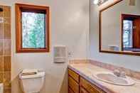 In-room Bathroom Scenic Wonders Sport Chalet 3 Bedrooms