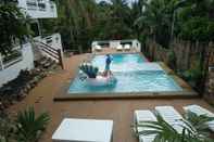 Swimming Pool Jalyn's Resort & Restaurant