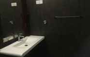 In-room Bathroom 5 Kalindu Residence