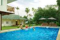 Kolam Renang Cyrus Resort by Tolins Hotels & Resorts