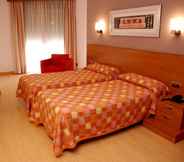 Bilik Tidur 6 Hotel Villa de Cacabelos