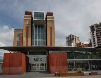 Exterior 2 Newcastle City Town House