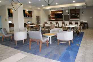 Lobby 4 La Quinta Inn & Suites by Wyndham College Station North