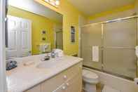 Phòng tắm bên trong Gulf Breeze B 2 Bedroom Condo by RedAwning